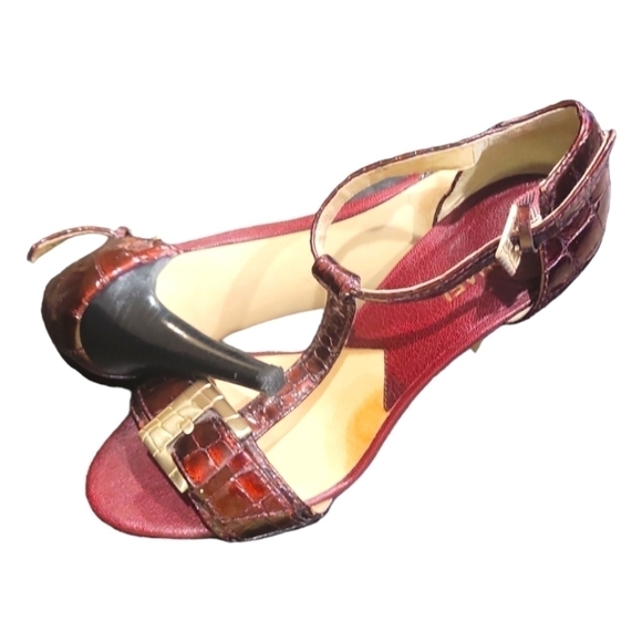 Michael Kors Women's Burgundy Patent Leather T-Strap Sandals Sz 7M - Picture 9 of 10